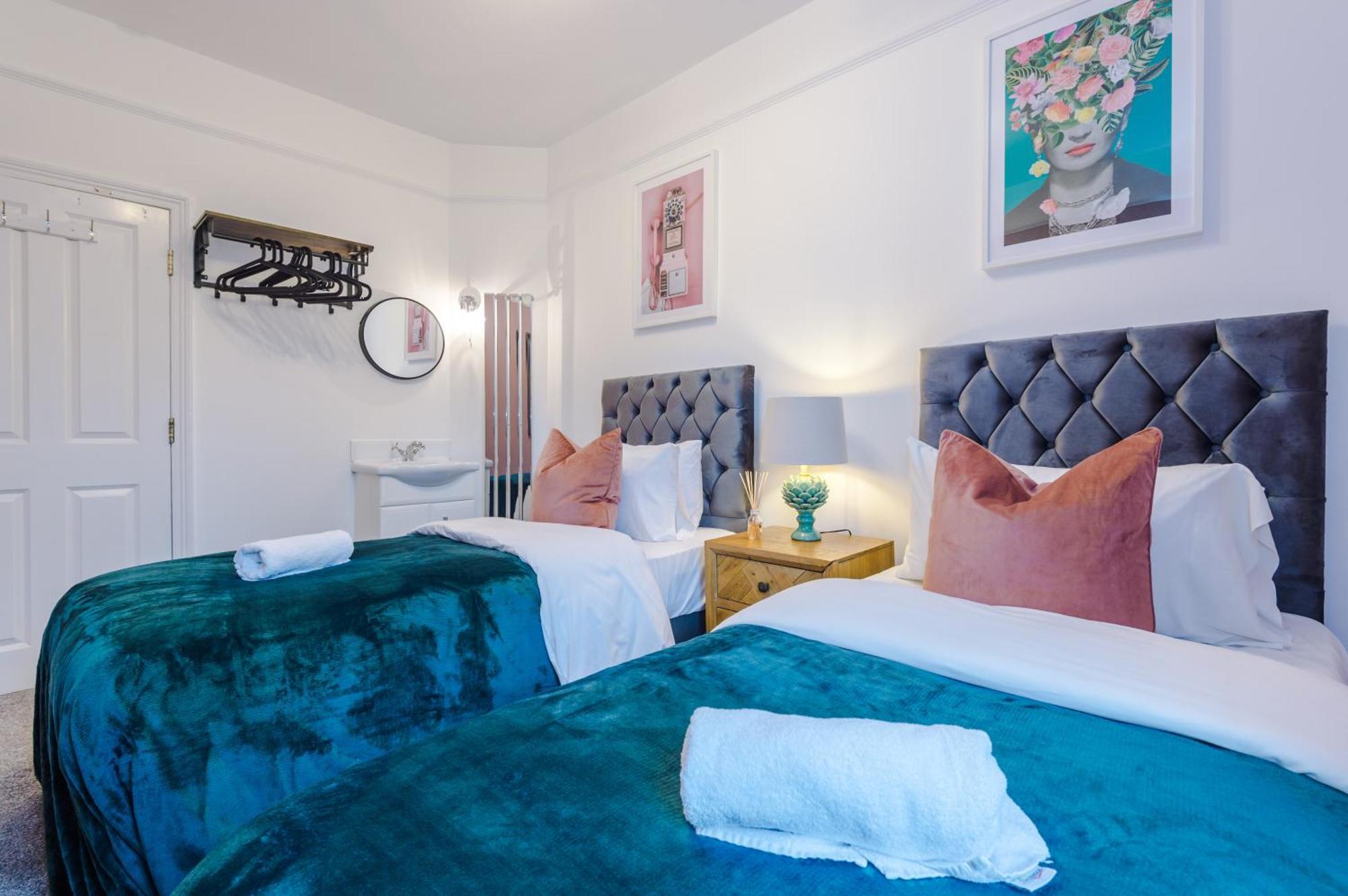 Incredible - Five Bedroom - 7 Actual Beds - 6 Bathroom House By Purestay - Central Bath With Parking Ngoại thất bức ảnh